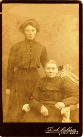 Anna with her mother, taken just before leaving Sweden in 1884